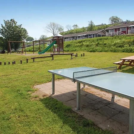 With Fireplace 11 أبينرا