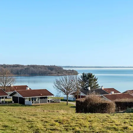 With Fireplace 11 بيت للعطل